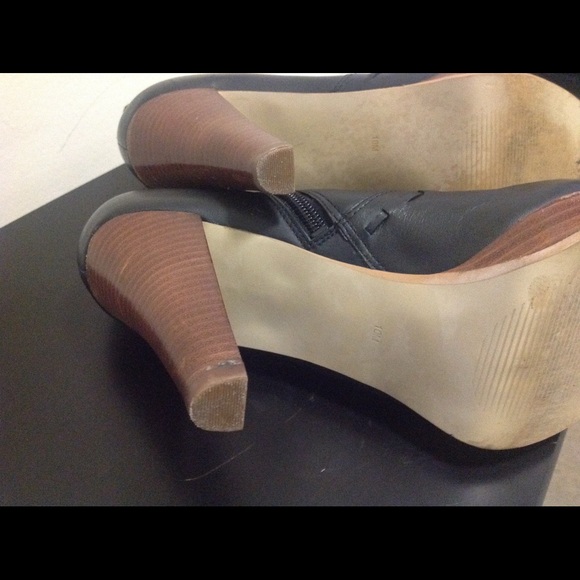 Guess Booties - Picture 3 of 7